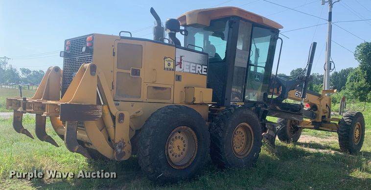 image for item LH9691 2005 John Deere 672D  motor grader