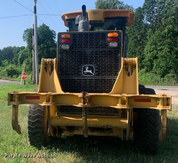 image for item LH9691 2005 John Deere 672D  motor grader