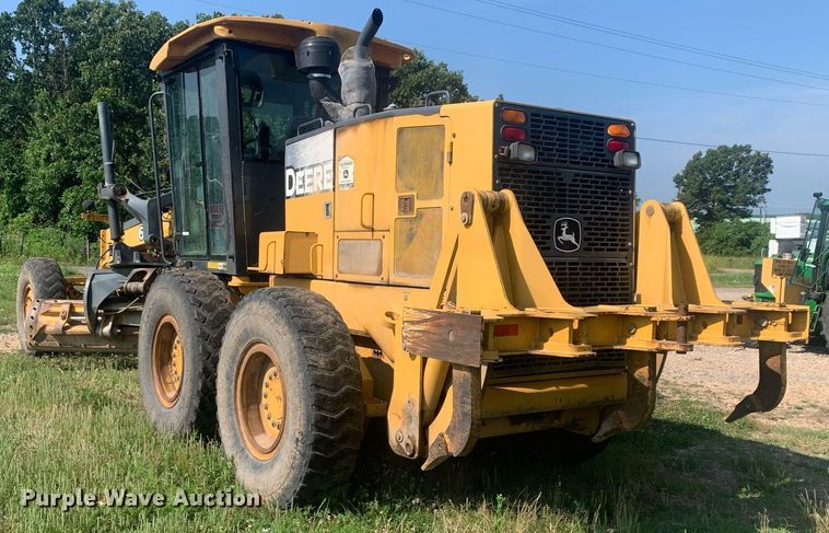 image for item LH9691 2005 John Deere 672D  motor grader