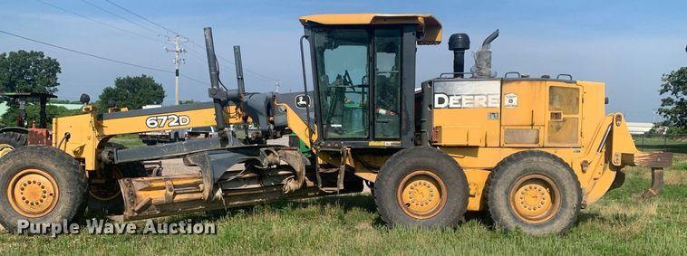 image for item LH9691 2005 John Deere 672D  motor grader