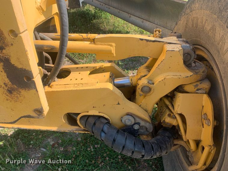 image for item LH9691 2005 John Deere 672D  motor grader