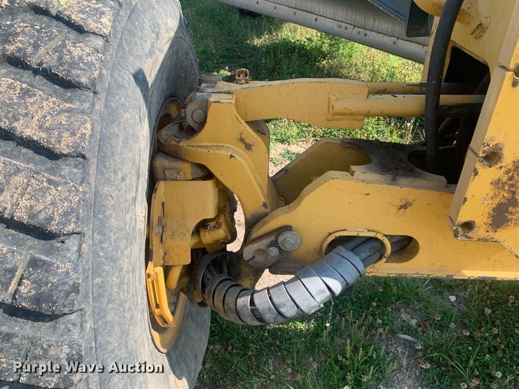 image for item LH9691 2005 John Deere 672D  motor grader