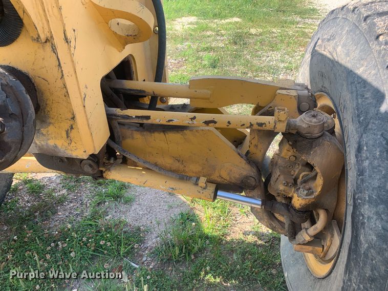 image for item LH9691 2005 John Deere 672D  motor grader