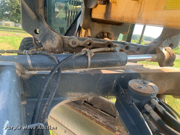 image for item LH9691 2005 John Deere 672D  motor grader