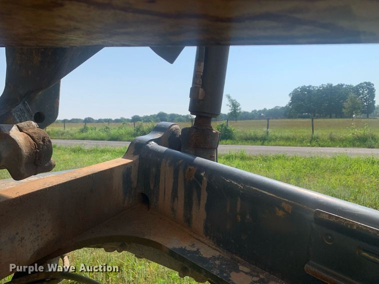 image for item LH9691 2005 John Deere 672D  motor grader