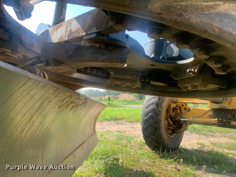 image for item LH9691 2005 John Deere 672D  motor grader