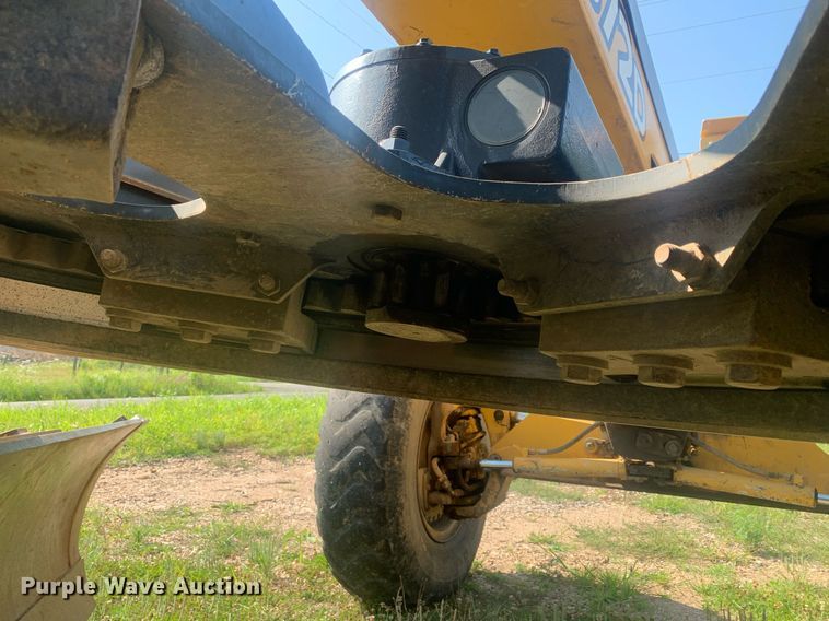 image for item LH9691 2005 John Deere 672D  motor grader