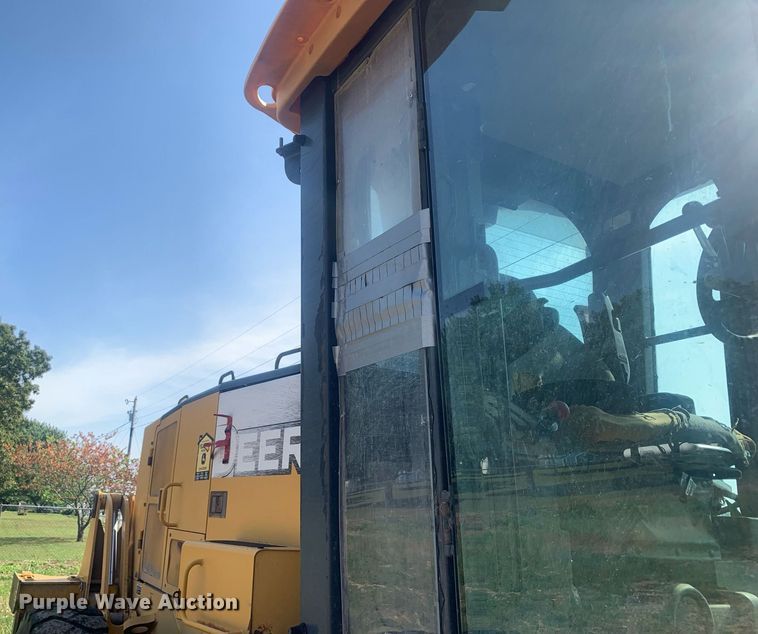 image for item LH9691 2005 John Deere 672D  motor grader