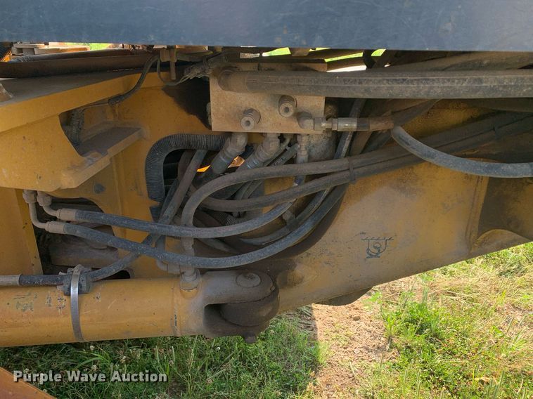 image for item LH9691 2005 John Deere 672D  motor grader