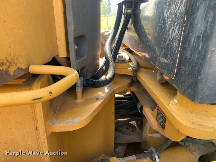 image for item LH9691 2005 John Deere 672D  motor grader