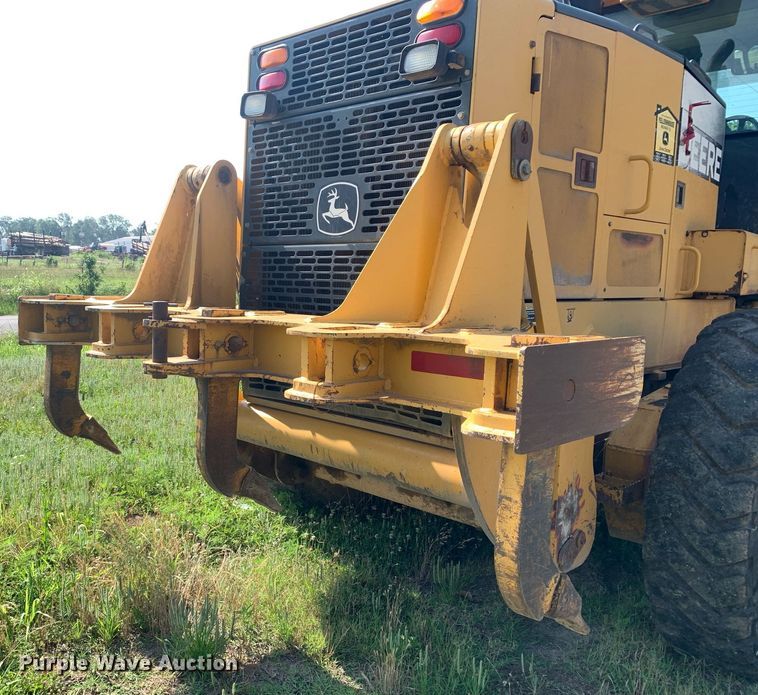 image for item LH9691 2005 John Deere 672D  motor grader