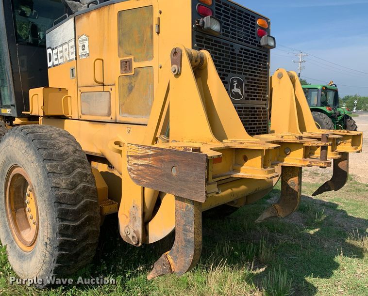 image for item LH9691 2005 John Deere 672D  motor grader