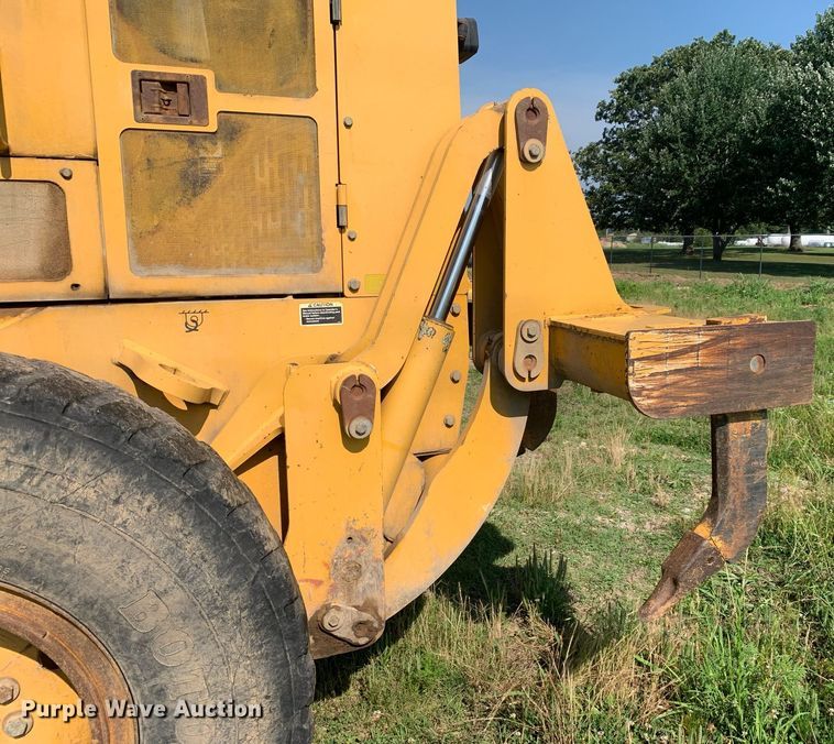 image for item LH9691 2005 John Deere 672D  motor grader