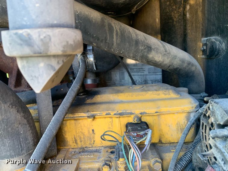 image for item LH9691 2005 John Deere 672D  motor grader