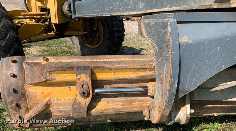 image for item LH9691 2005 John Deere 672D  motor grader