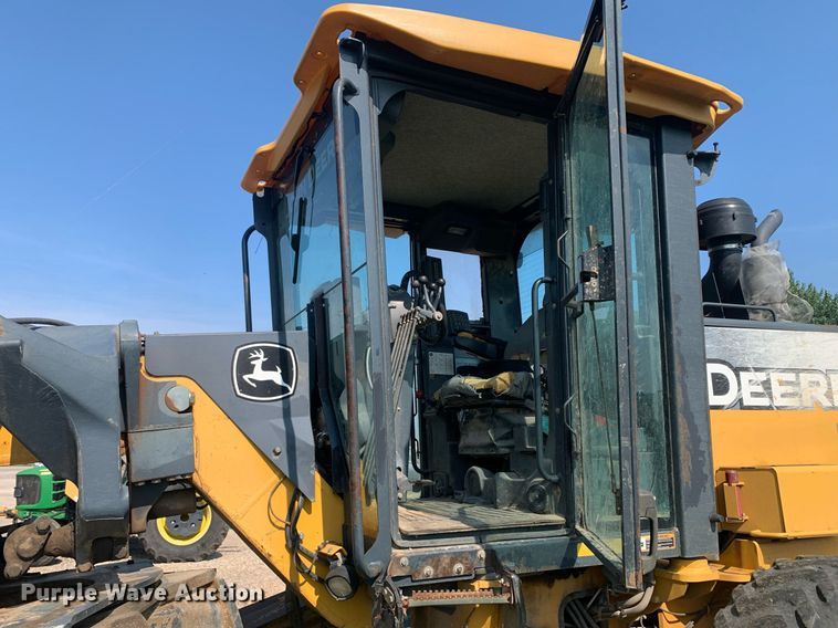 image for item LH9691 2005 John Deere 672D  motor grader