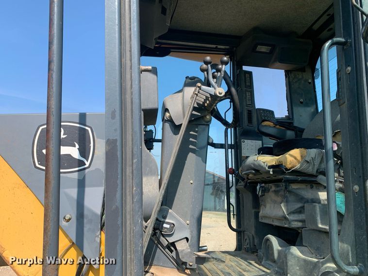 image for item LH9691 2005 John Deere 672D  motor grader