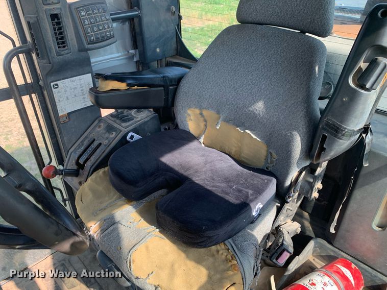 image for item LH9691 2005 John Deere 672D  motor grader