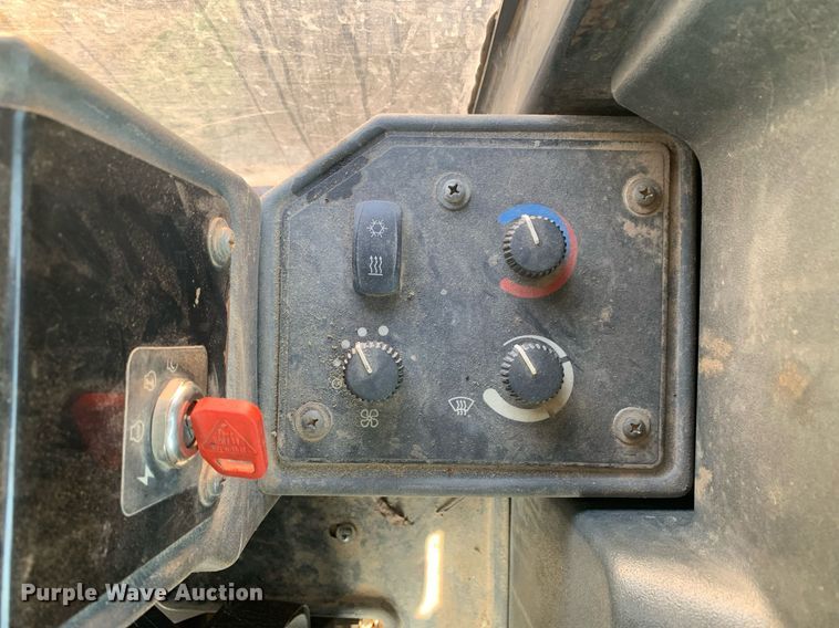 image for item LH9691 2005 John Deere 672D  motor grader