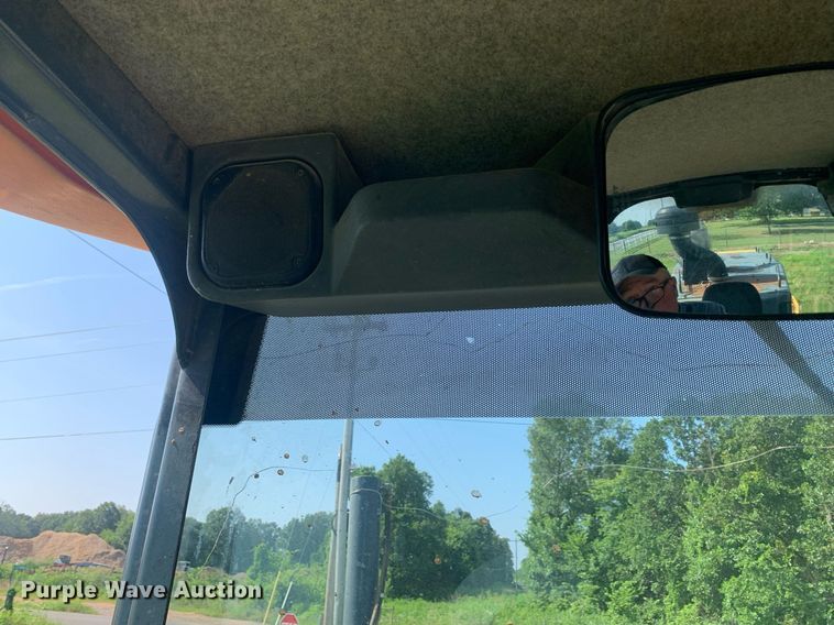 image for item LH9691 2005 John Deere 672D  motor grader