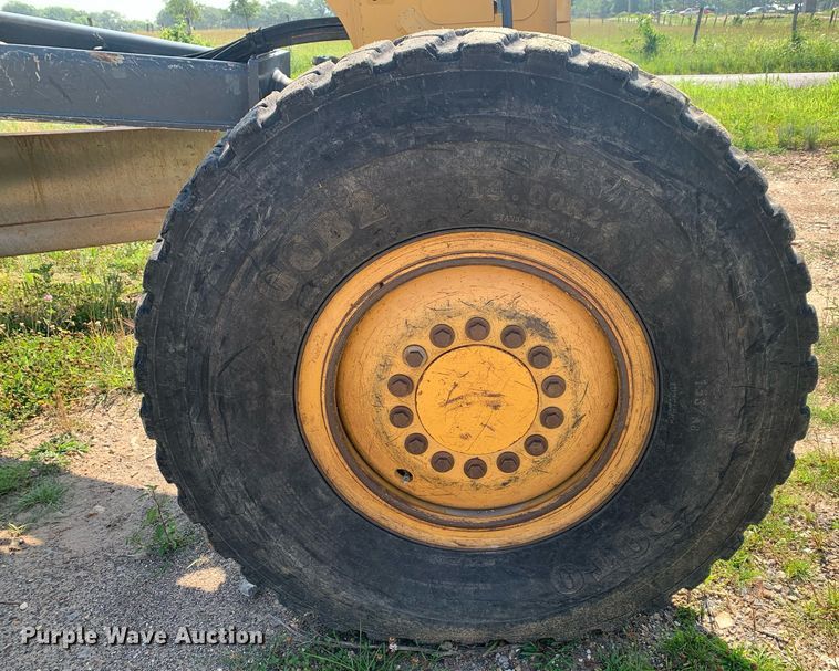 image for item LH9691 2005 John Deere 672D  motor grader