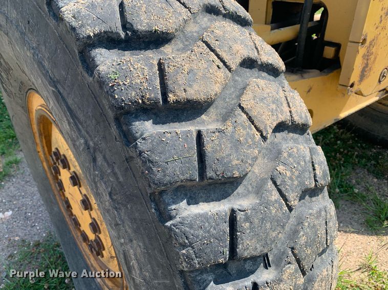 image for item LH9691 2005 John Deere 672D  motor grader