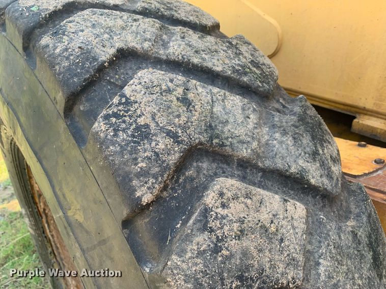 image for item LH9691 2005 John Deere 672D  motor grader