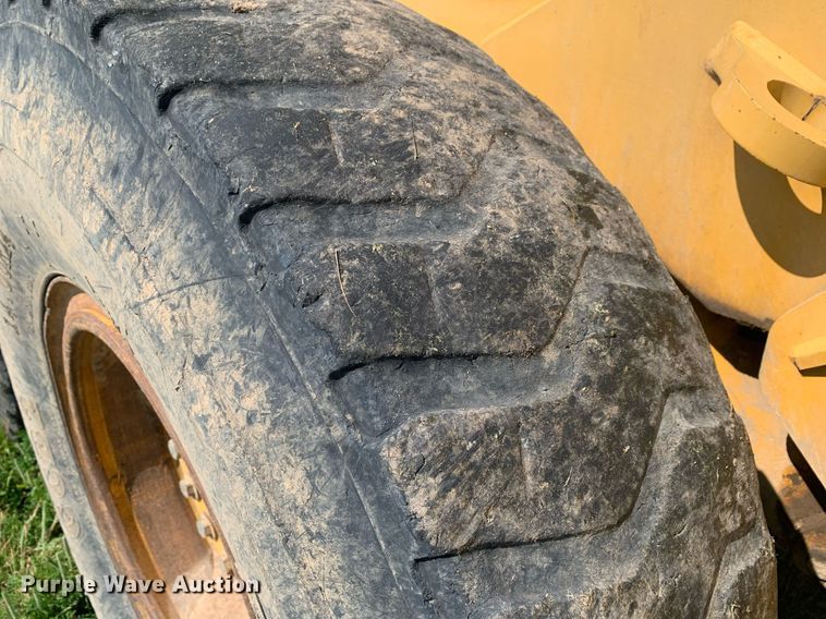 image for item LH9691 2005 John Deere 672D  motor grader