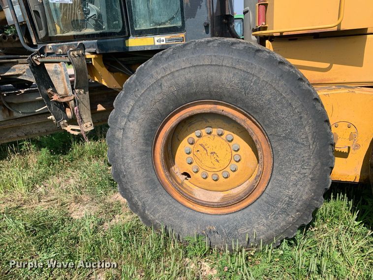 image for item LH9691 2005 John Deere 672D  motor grader