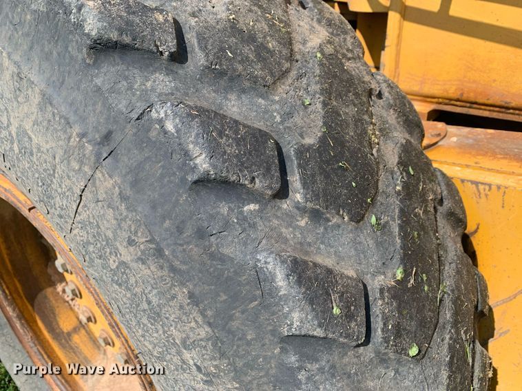 image for item LH9691 2005 John Deere 672D  motor grader