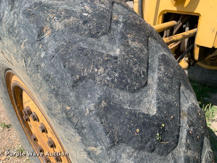 image for item LH9691 2005 John Deere 672D  motor grader