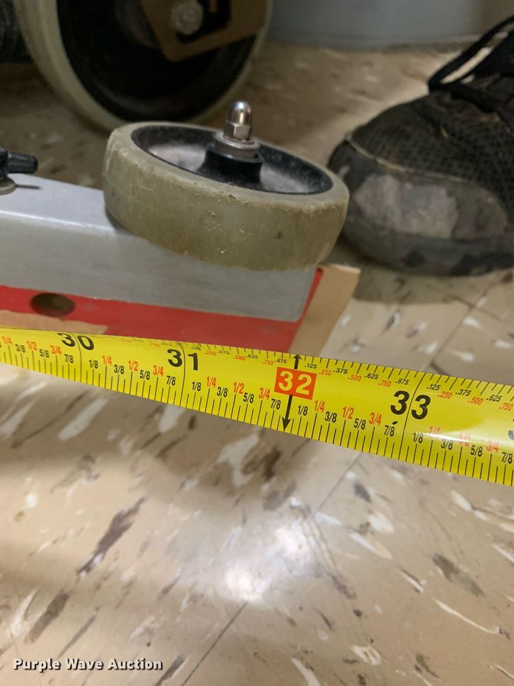 image for item LH9692 Floor sweeper