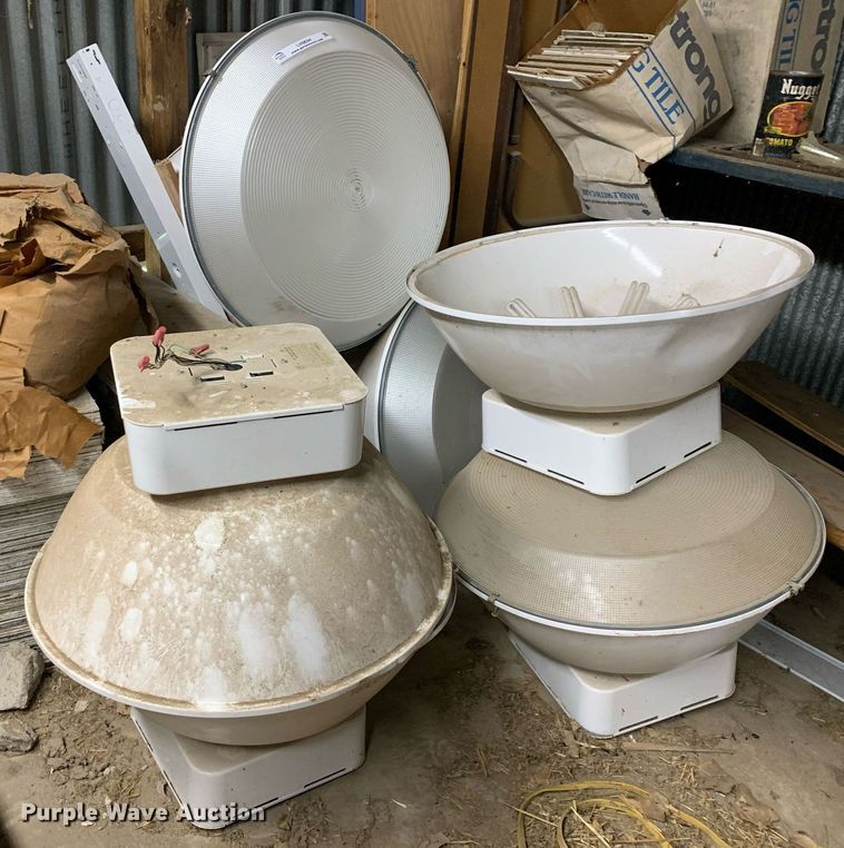 image for item LH9694 (6) 28" Day-Brite fluorescent lights