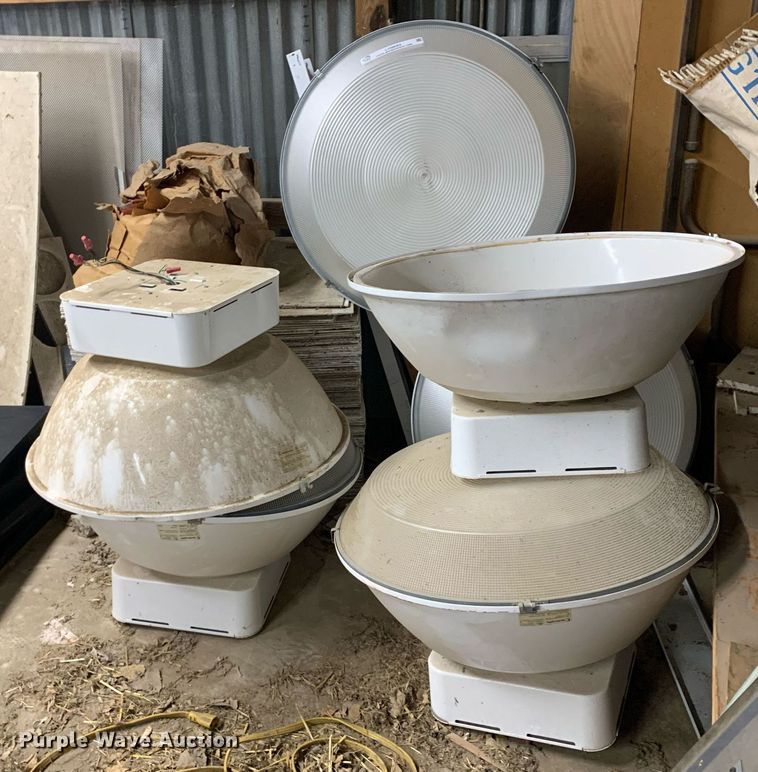 image for item LH9694 (6) 28" Day-Brite fluorescent lights