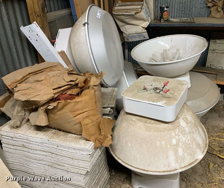 image for item LH9694 (6) 28" Day-Brite fluorescent lights