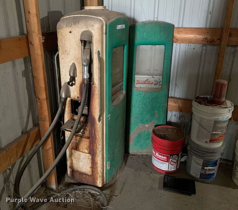 image for item LH9697 Sinclair H-C  fuel pump