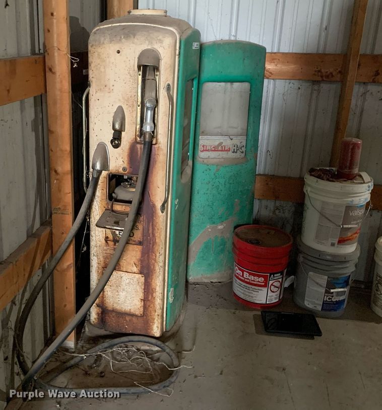 image for item LH9697 Sinclair H-C  fuel pump