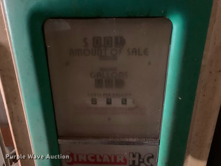 image for item LH9697 Sinclair H-C  fuel pump