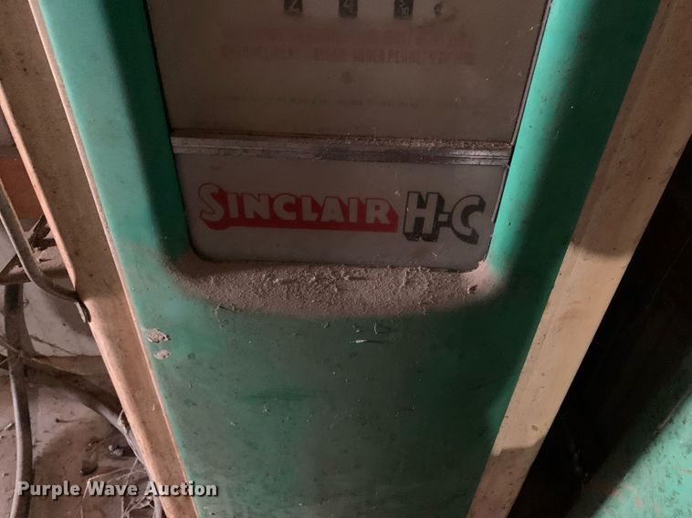 image for item LH9697 Sinclair H-C  fuel pump