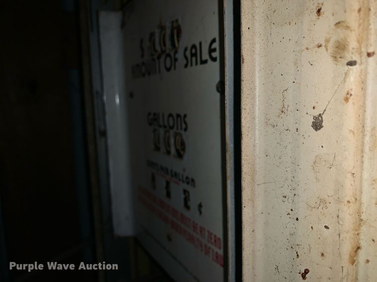 image for item LH9697 Sinclair H-C  fuel pump