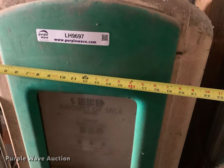 image for item LH9697 Sinclair H-C  fuel pump