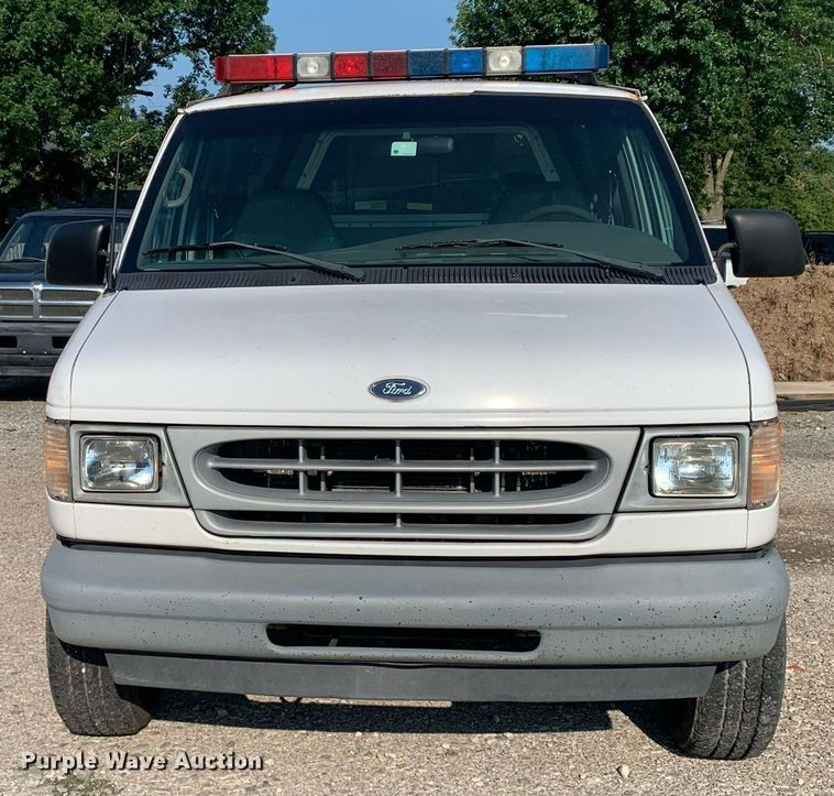 image for item LH9700 2002 Ford E350 Super Duty  van