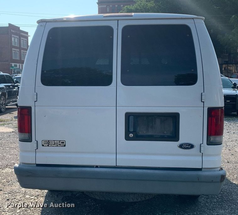 image for item LH9700 2002 Ford E350 Super Duty  van