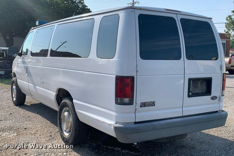 image for item LH9700 2002 Ford E350 Super Duty  van