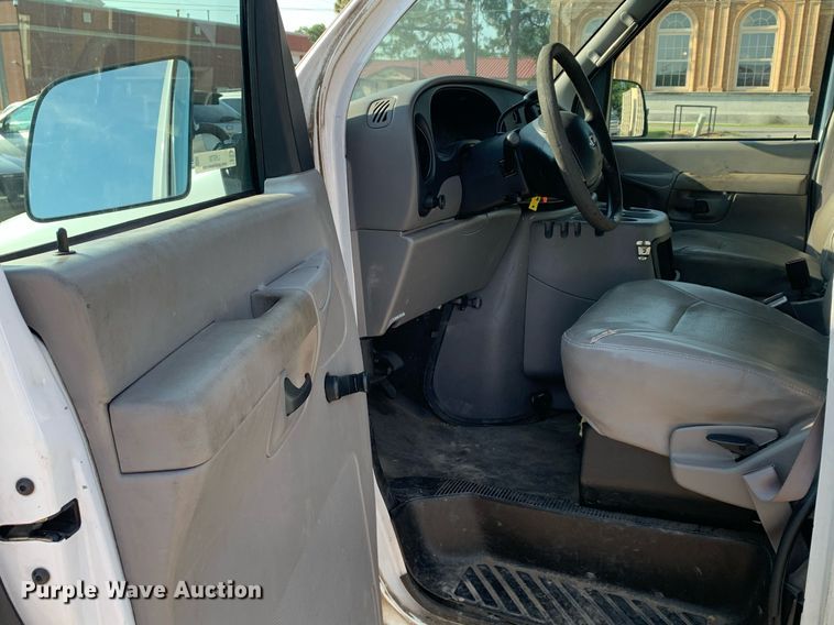 image for item LH9700 2002 Ford E350 Super Duty  van