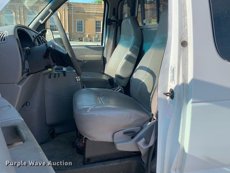 image for item LH9700 2002 Ford E350 Super Duty  van