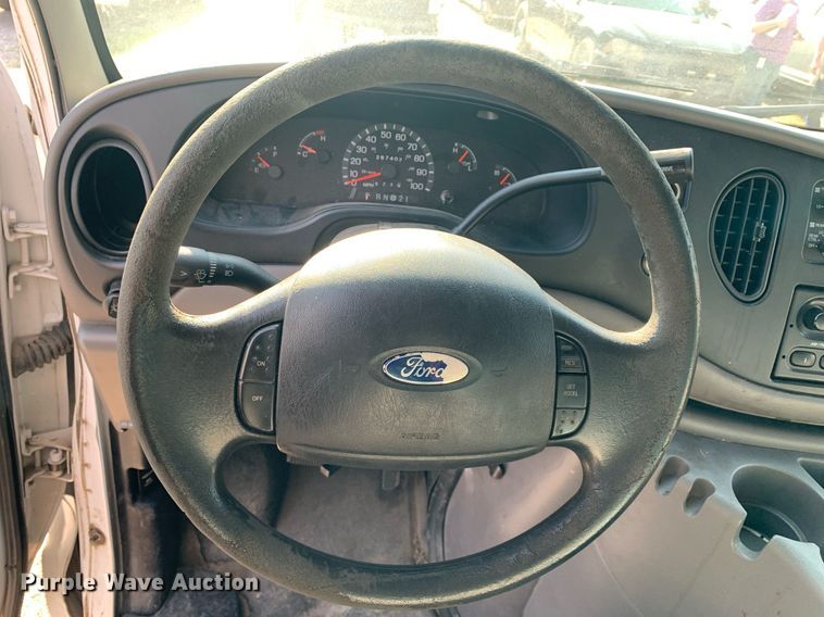 image for item LH9700 2002 Ford E350 Super Duty  van