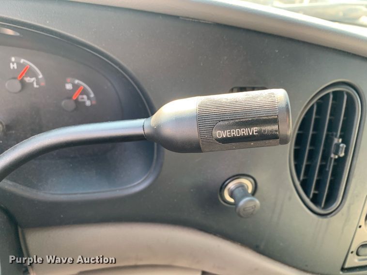 image for item LH9700 2002 Ford E350 Super Duty  van