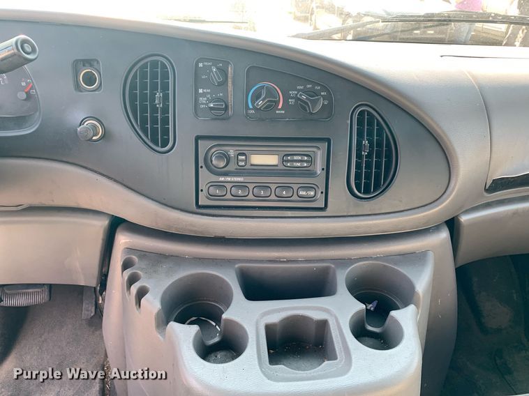 image for item LH9700 2002 Ford E350 Super Duty  van