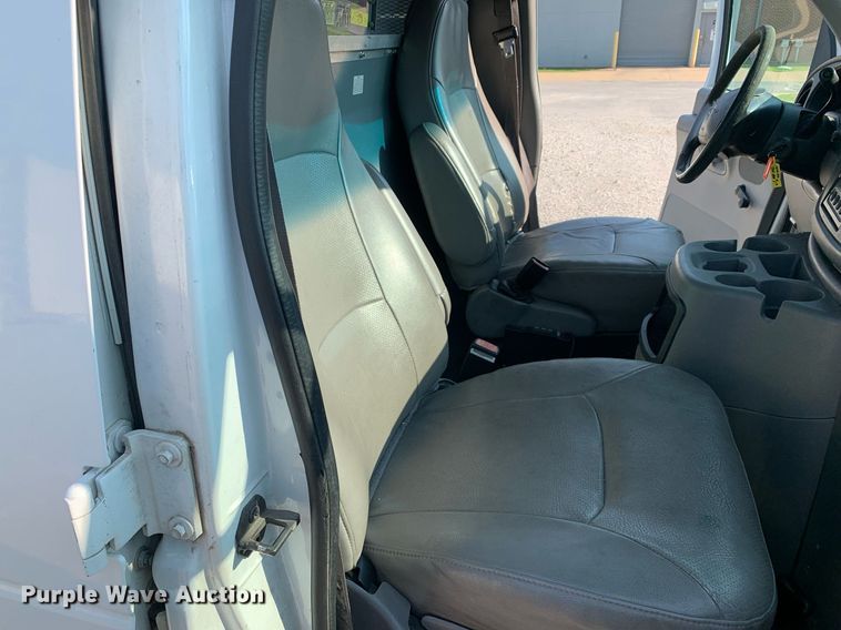 image for item LH9700 2002 Ford E350 Super Duty  van